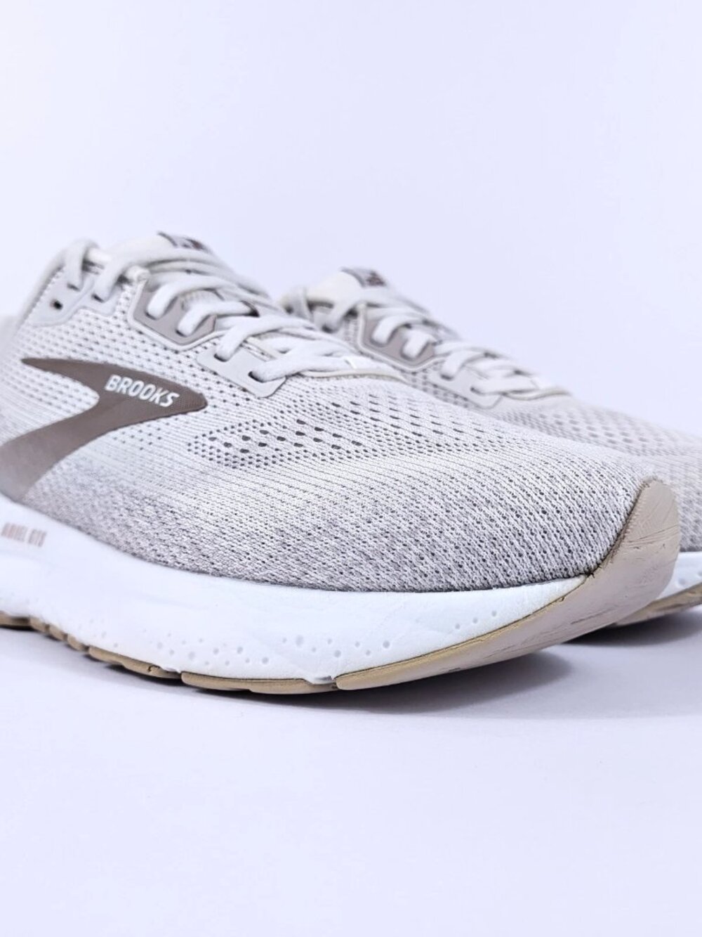 Brooks Ariel GTS 24 Womens 10 Wide Stability Cushion Support Running Shoes White